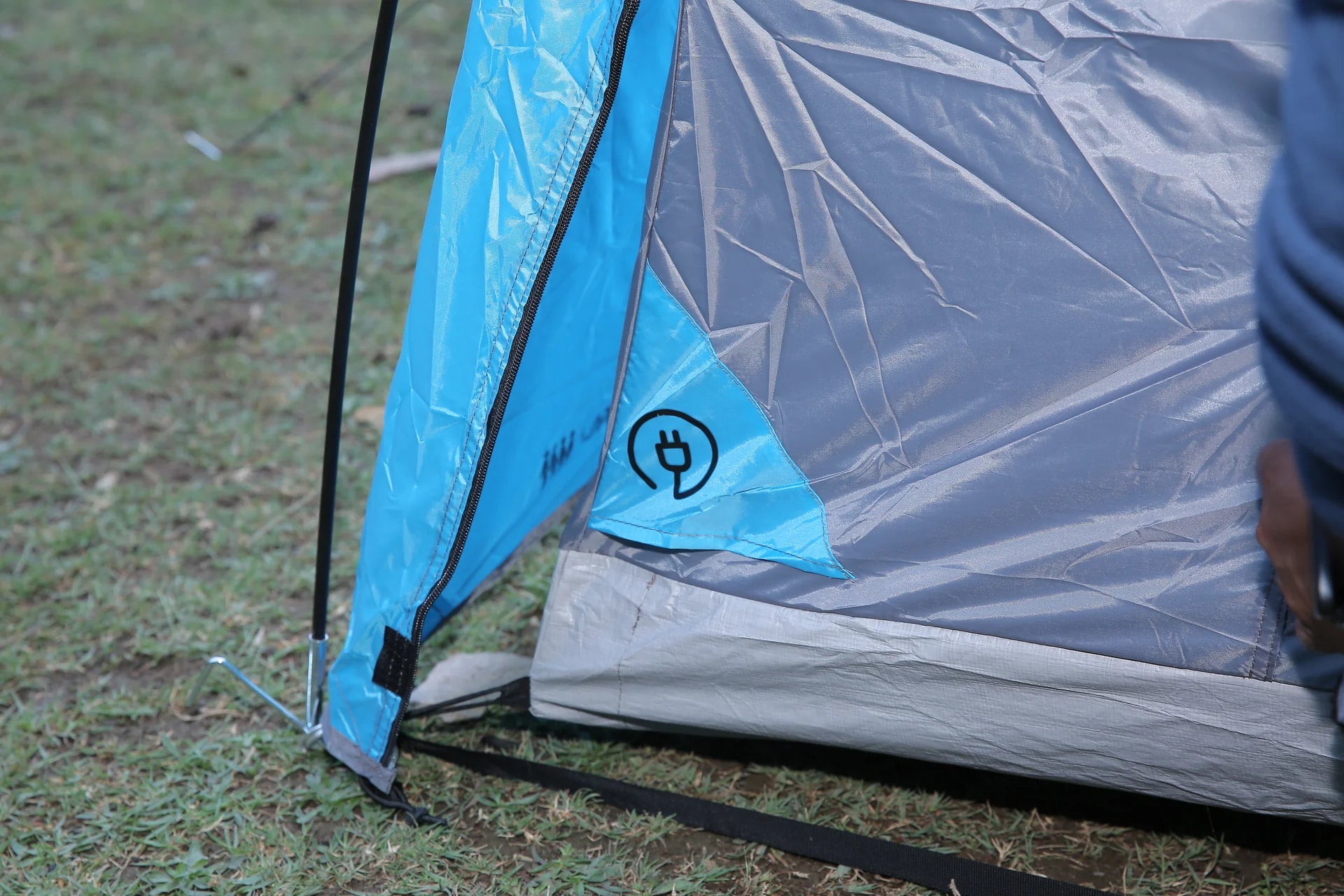 Adventra 4 Person Waterproof Camping Tent ET1104 – Lightweight & Durable- Aqua Blue